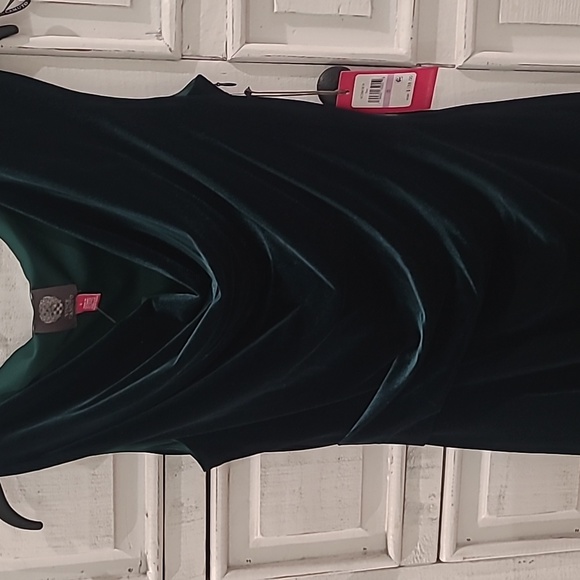 Vince Camuto Emerald Green Velvet Dress - Picture 2 of 4